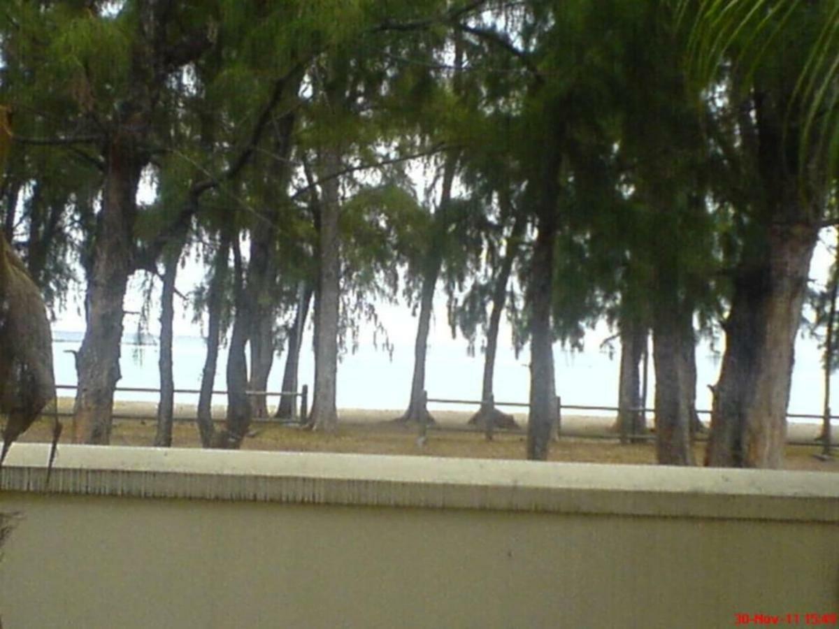 Flic-en-Flacq Oceanside Licenced Tourist Residence מראה חיצוני תמונה