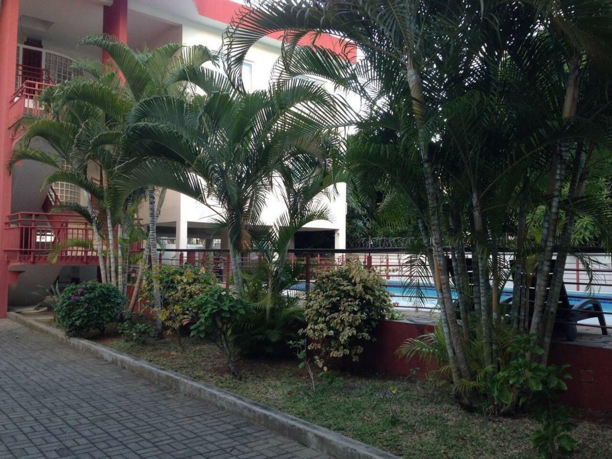 Flic-en-Flacq Oceanside Licenced Tourist Residence מראה חיצוני תמונה