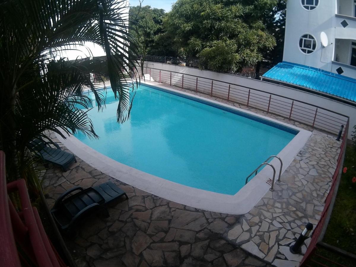Flic-en-Flacq Oceanside Licenced Tourist Residence מראה חיצוני תמונה